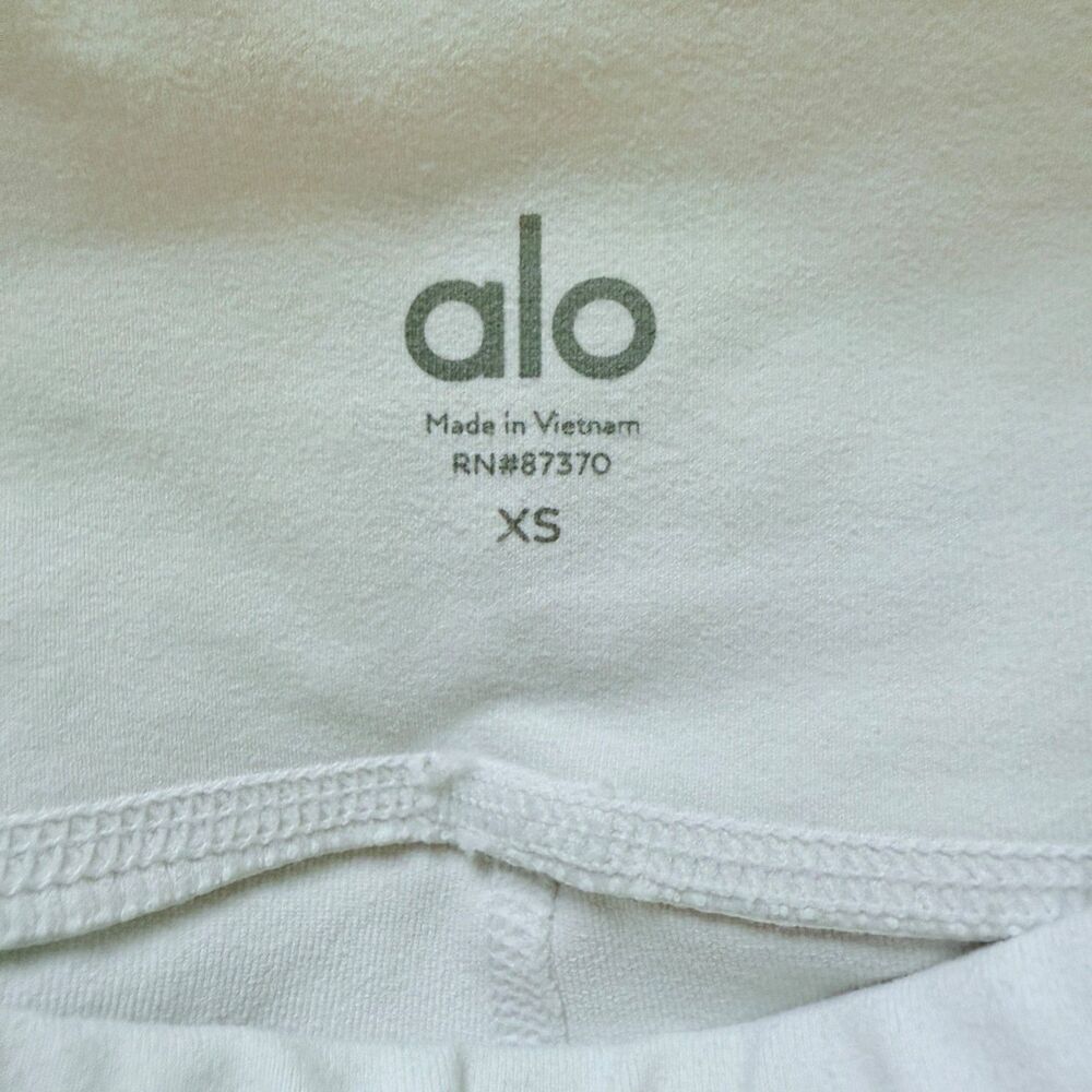 Alo Yoga White High-Waist Charm Capris Laser Cut Sleek Studio Leggings Sz XS - Picture 4 of 7